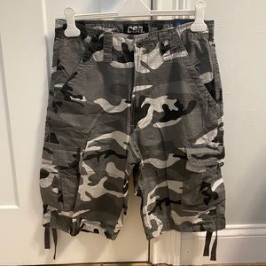 BLACK AND WHITE MENS CAMO CARGO SHORTS NWT